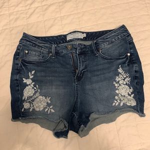 Beautiful lace denim shorts